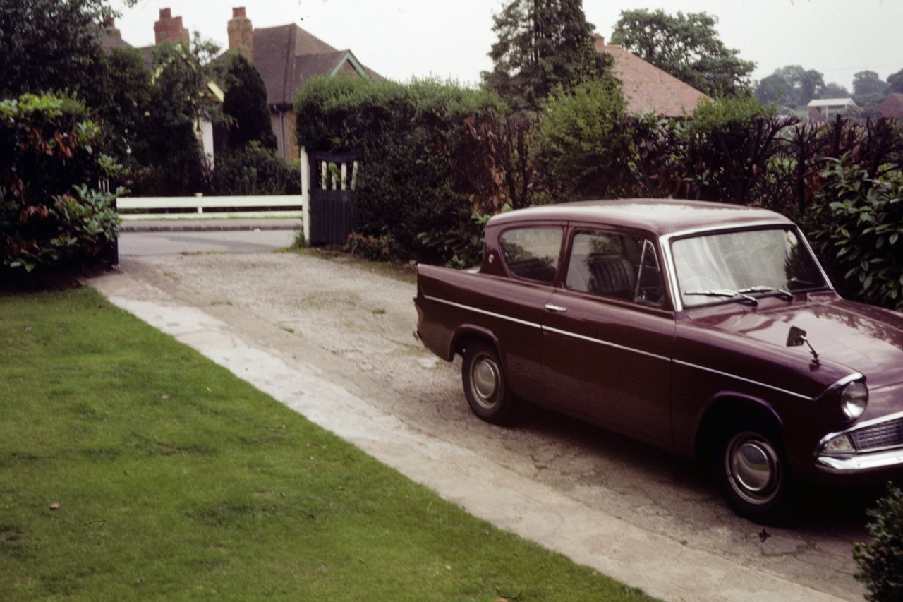 055 A with friends in Cotswolds 1964-s